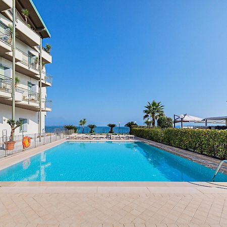 דסנזאנו דל גארדה Residenza Miralago III By Wonderful Italy מראה חיצוני תמונה