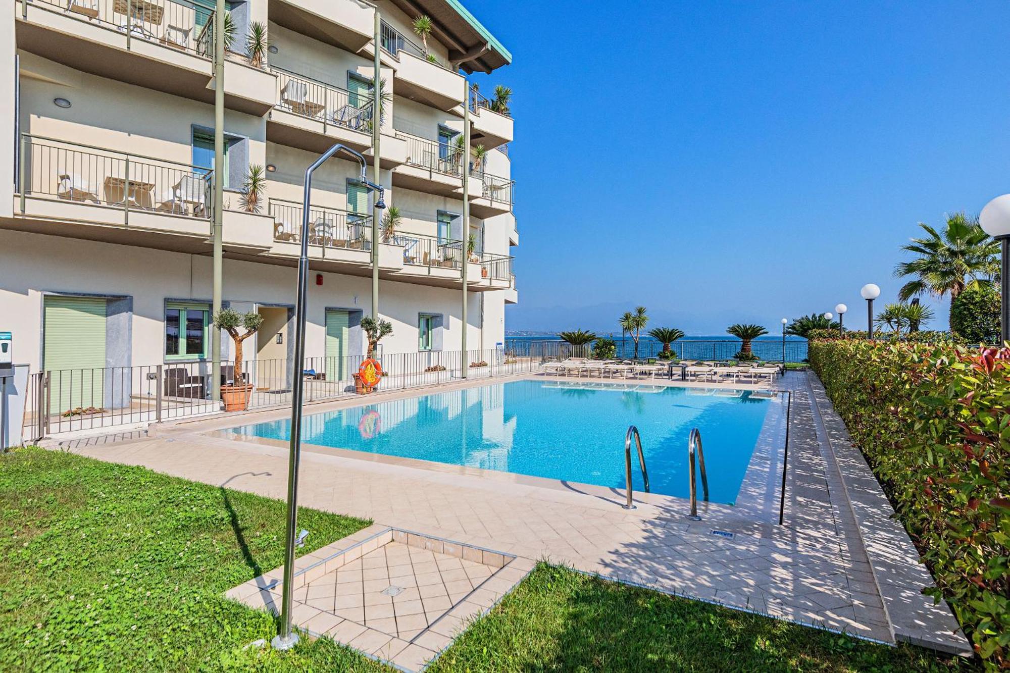 דסנזאנו דל גארדה Residenza Miralago III By Wonderful Italy מראה חיצוני תמונה