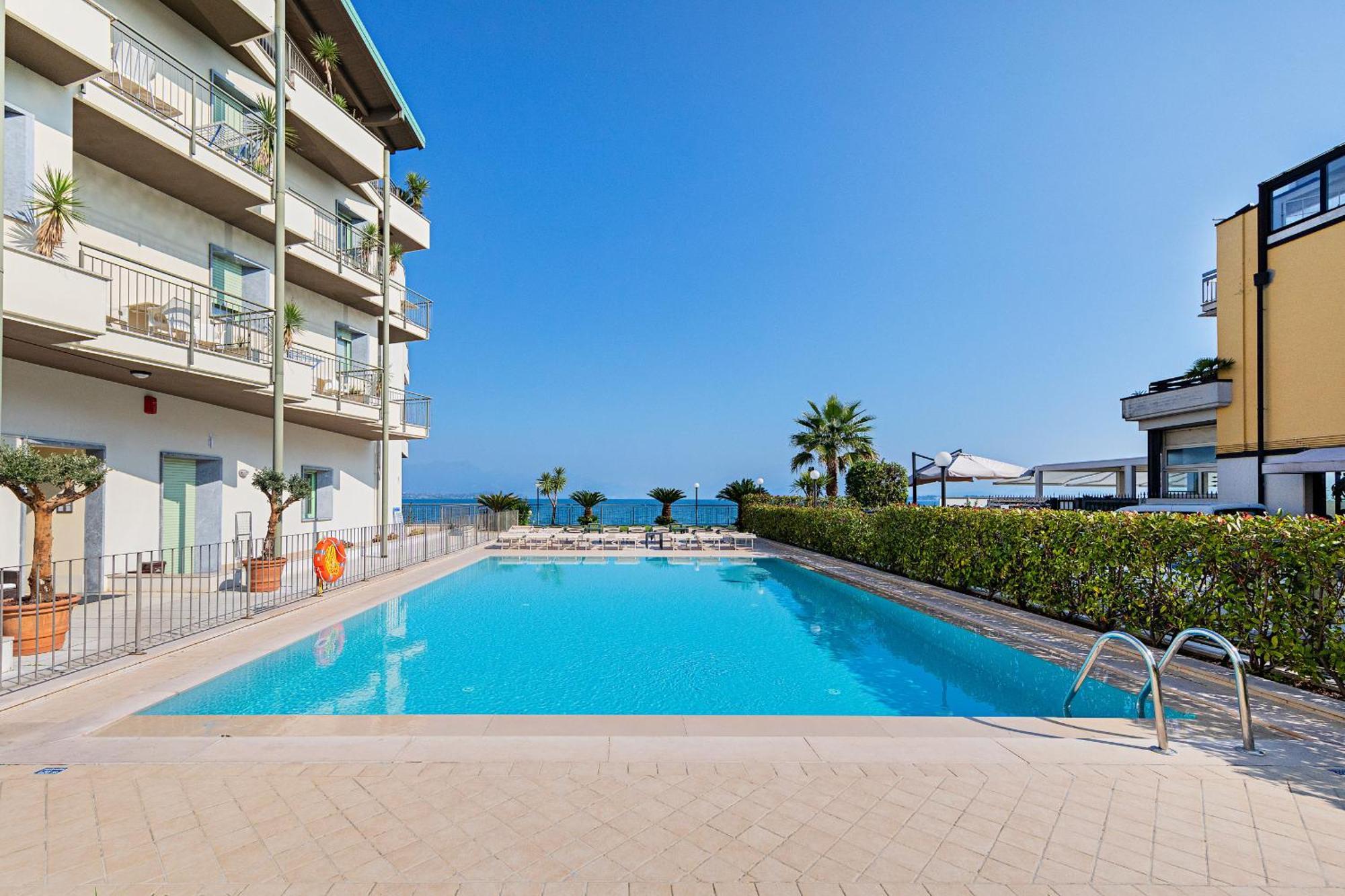 דסנזאנו דל גארדה Residenza Miralago III By Wonderful Italy מראה חיצוני תמונה