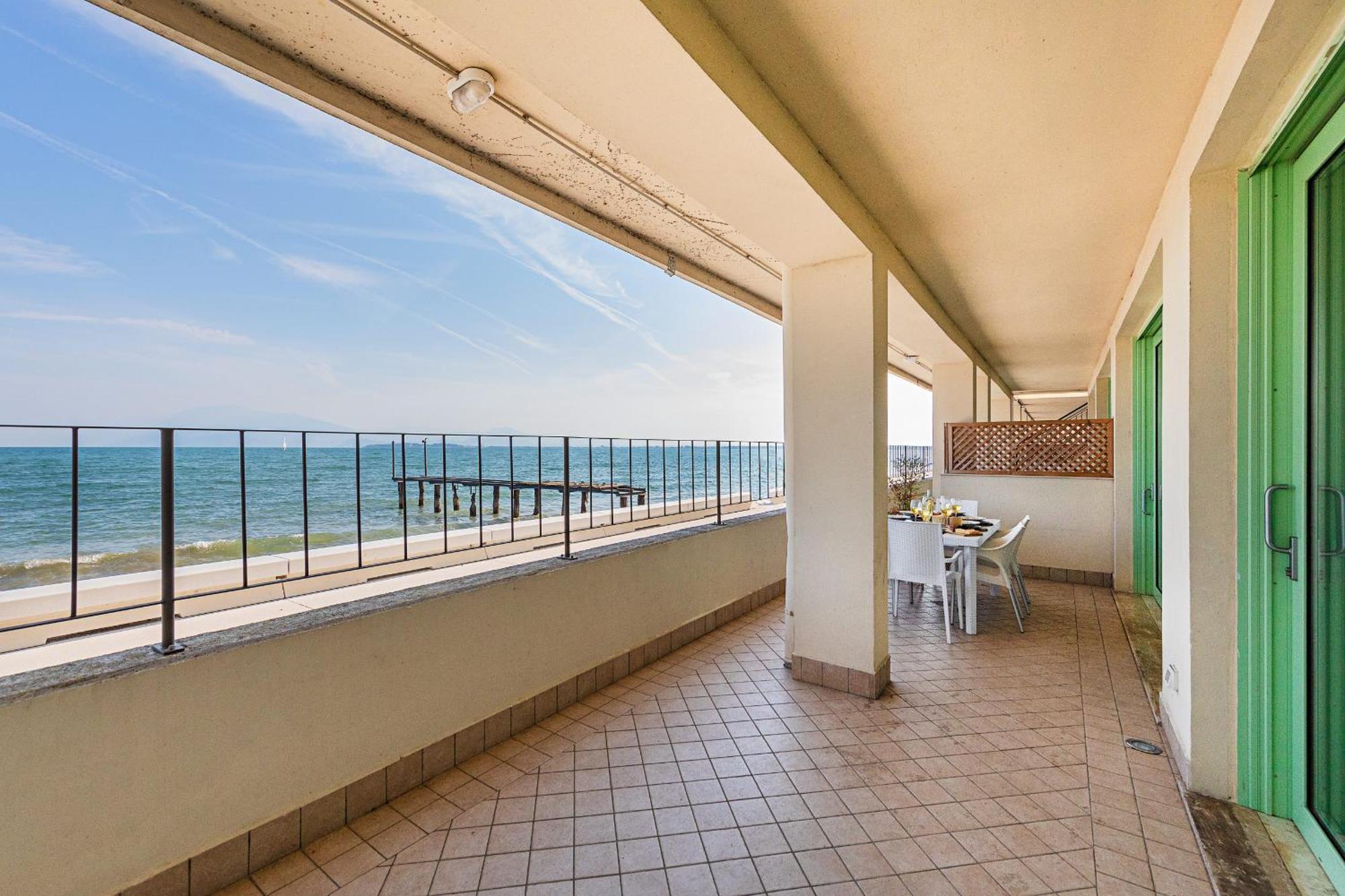 דסנזאנו דל גארדה Residenza Miralago III By Wonderful Italy מראה חיצוני תמונה