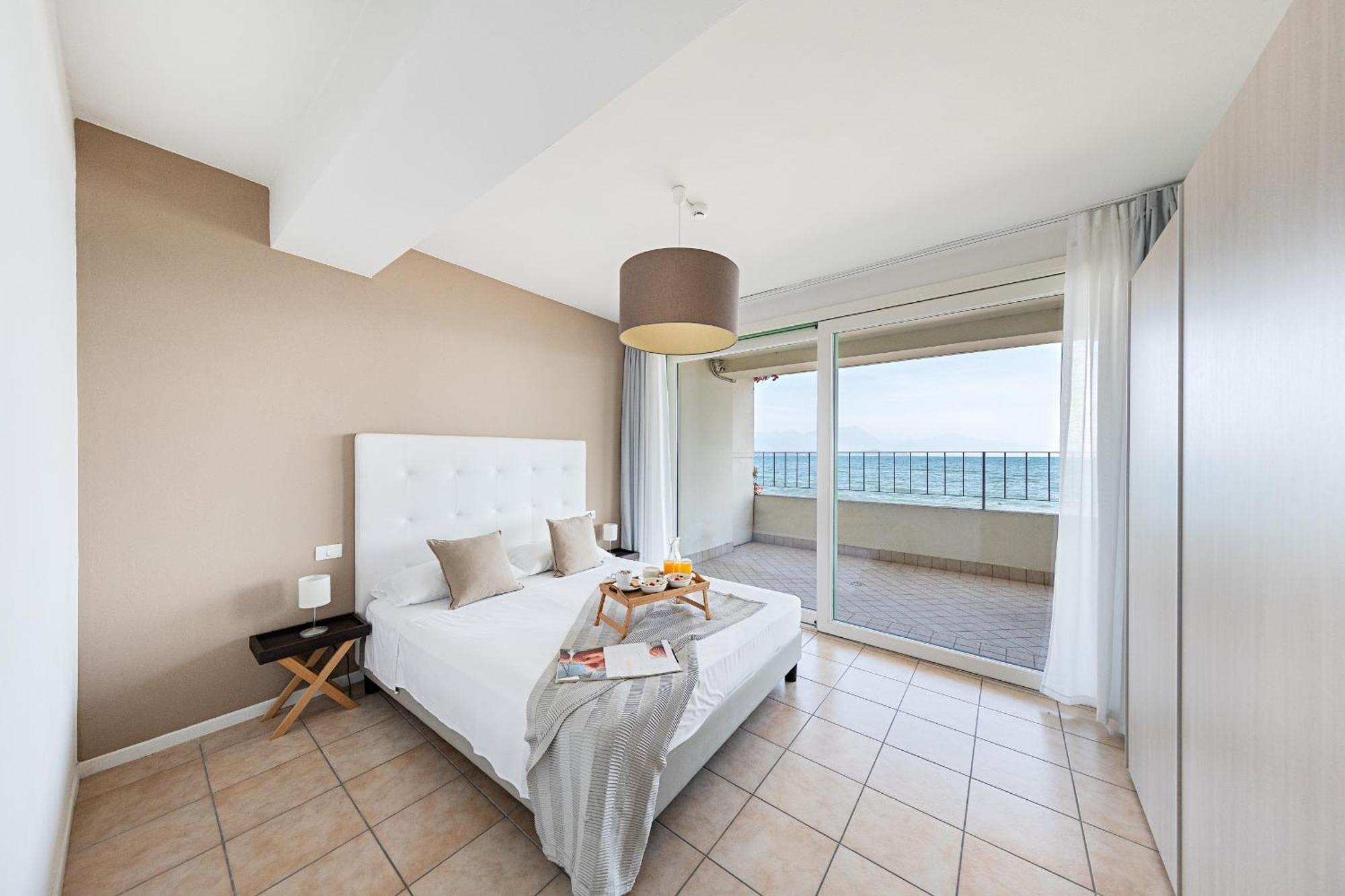 דסנזאנו דל גארדה Residenza Miralago III By Wonderful Italy מראה חיצוני תמונה