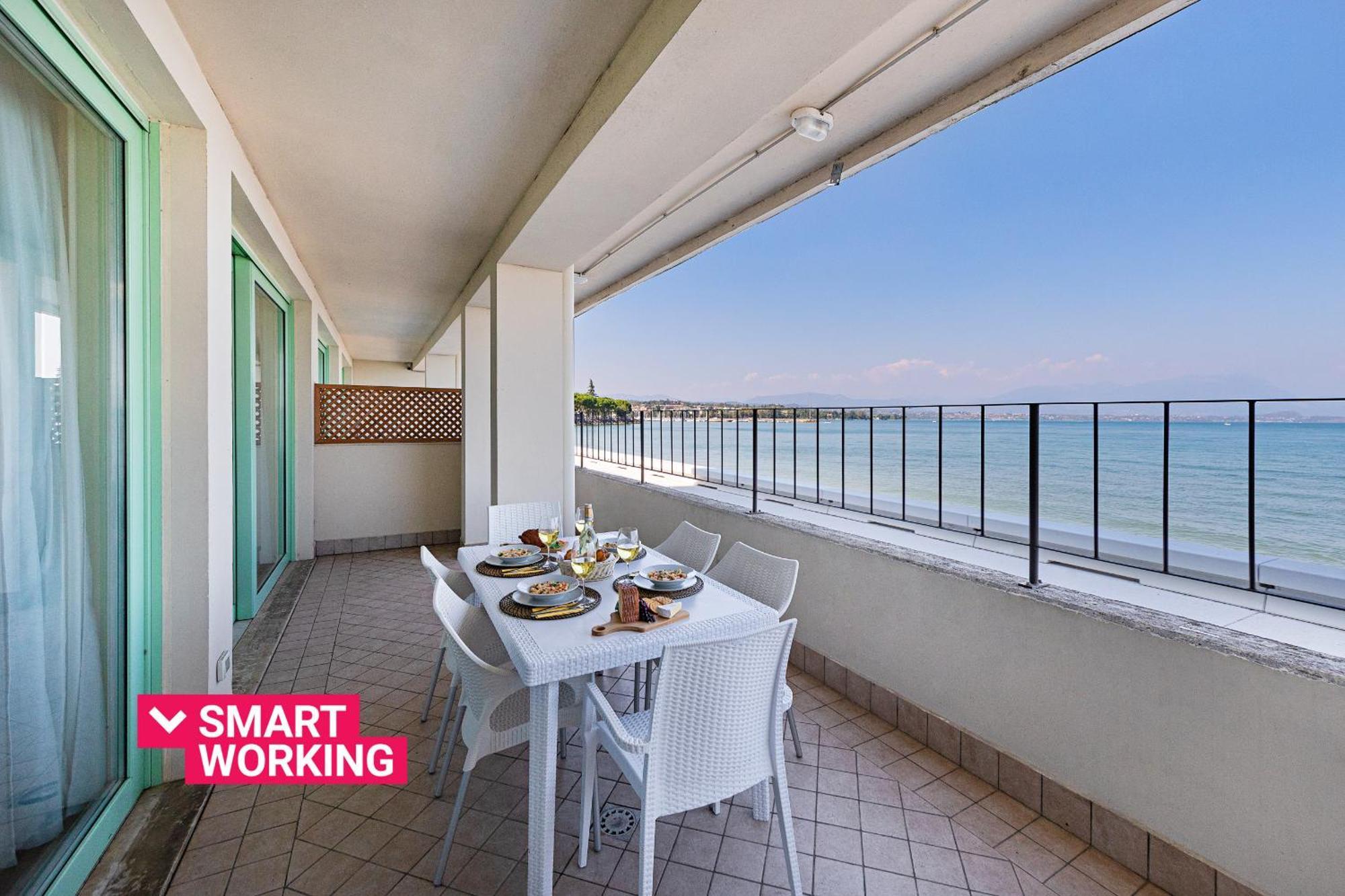 דסנזאנו דל גארדה Residenza Miralago III By Wonderful Italy מראה חיצוני תמונה