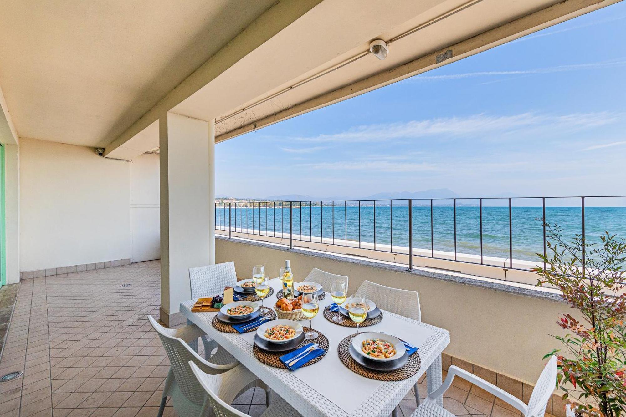 דסנזאנו דל גארדה Residenza Miralago III By Wonderful Italy מראה חיצוני תמונה